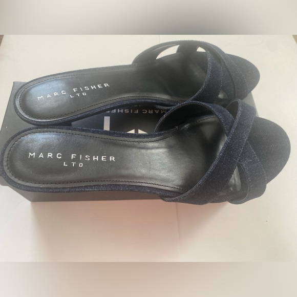 Marc Fisher LTD Women's denim dark blue Tracey Kitten Heel slide Sandal Size 11M - Picture 2 of 9